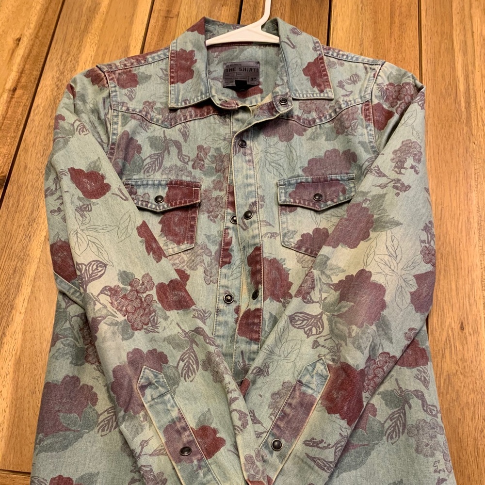Joe’s shirt size XS